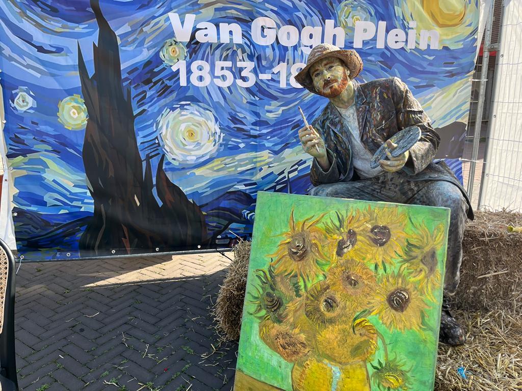 Levend standbeeld Vincent van Gogh  2023 in en om De Tamboer - Menno van Dorsten